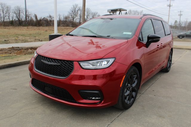 Used 2025 Chrysler Pacifica Limited image 1