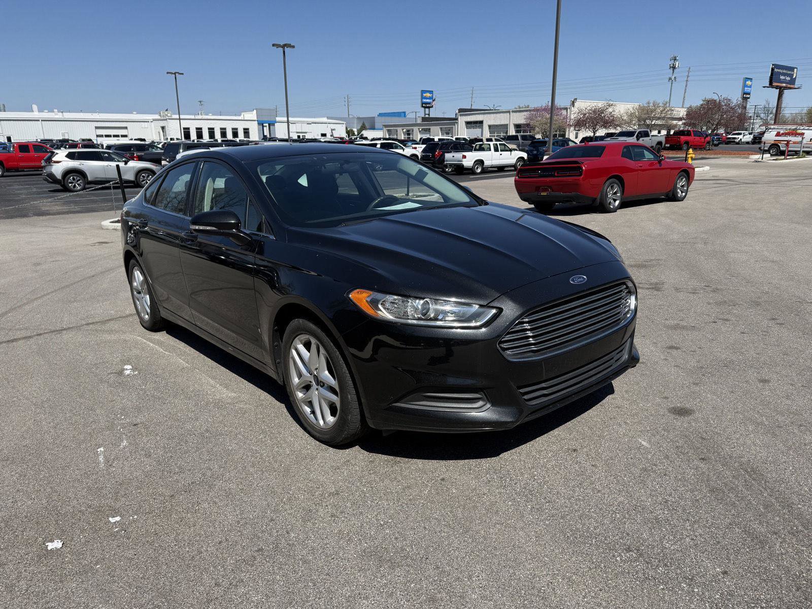 Used 2015 Ford Fusion SE image 1