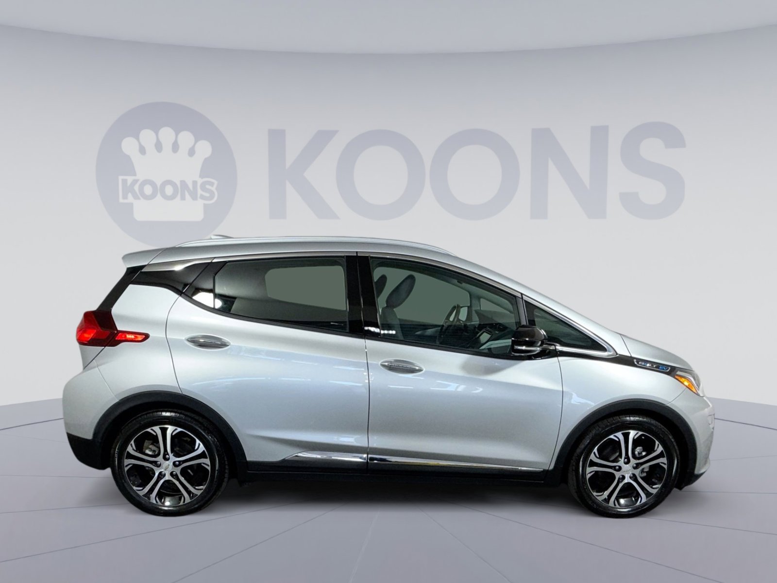 Used 2021 Chevrolet Bolt Premier w/ Infotainment Package FWD image 8