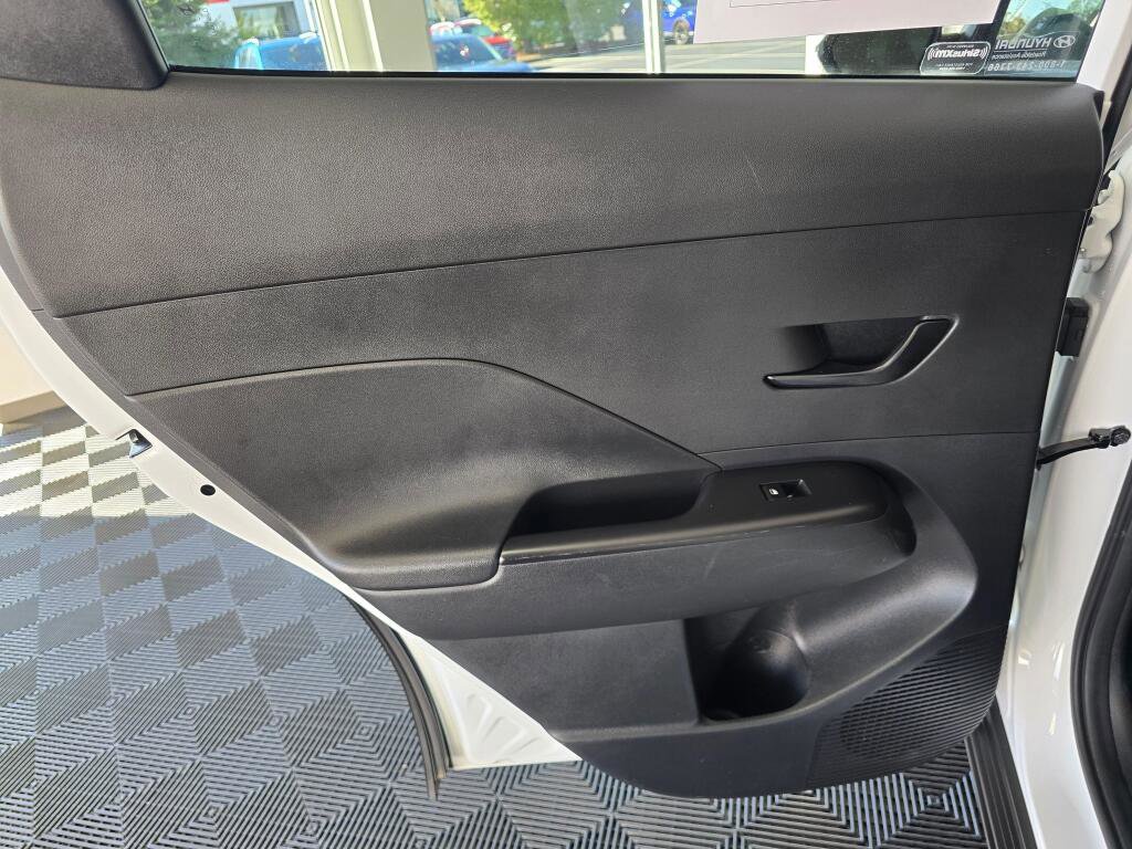 Used 2024 Hyundai Kona SEL image 37