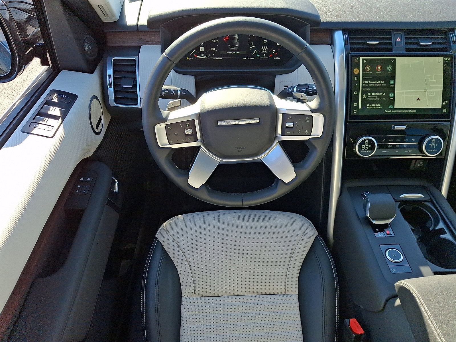 Used 2025 Land Rover Discovery Dynamic SE image 11