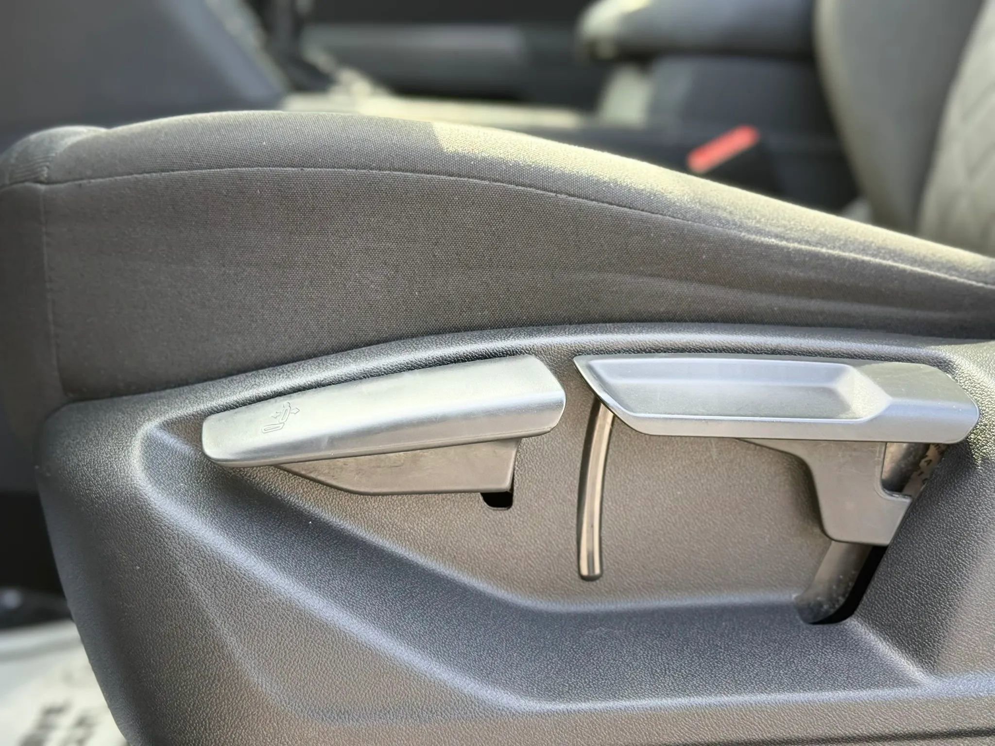 Used 2018 Volkswagen Atlas S FWD image 25