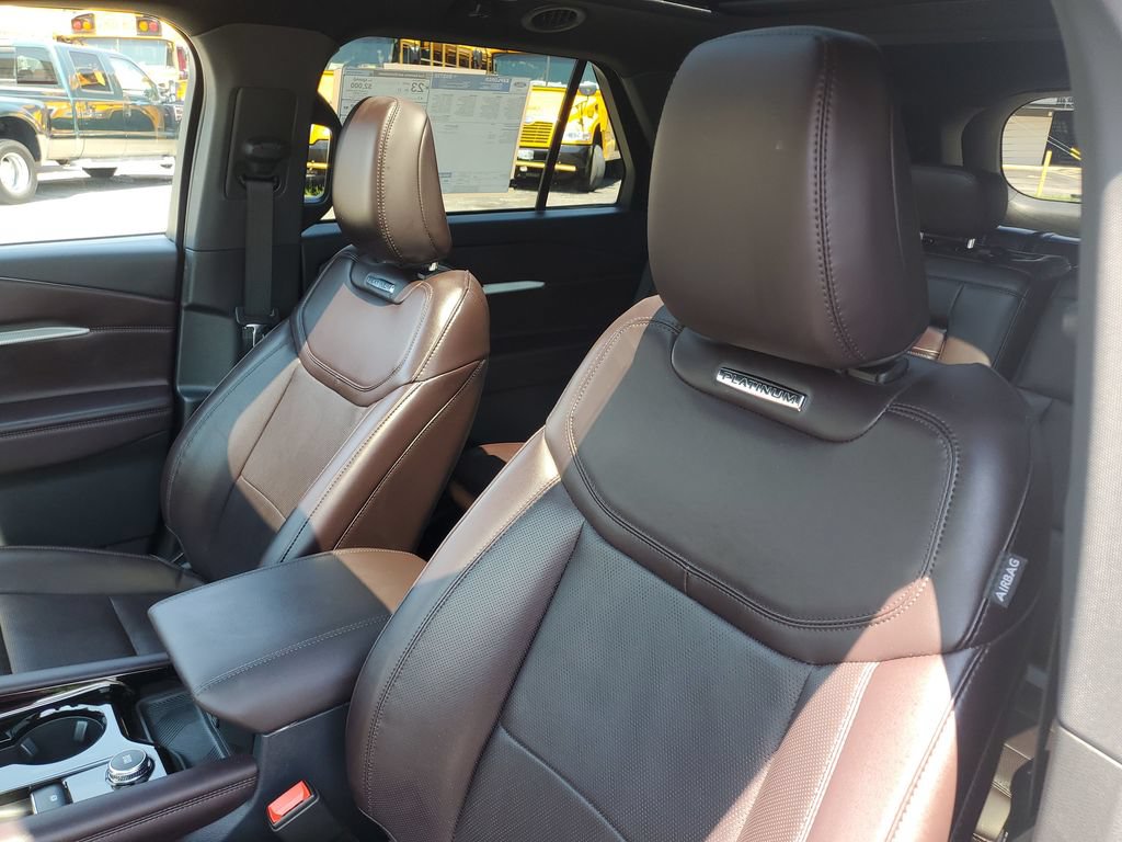 Used 2025 Ford Explorer Platinum AWD/4WD image 16
