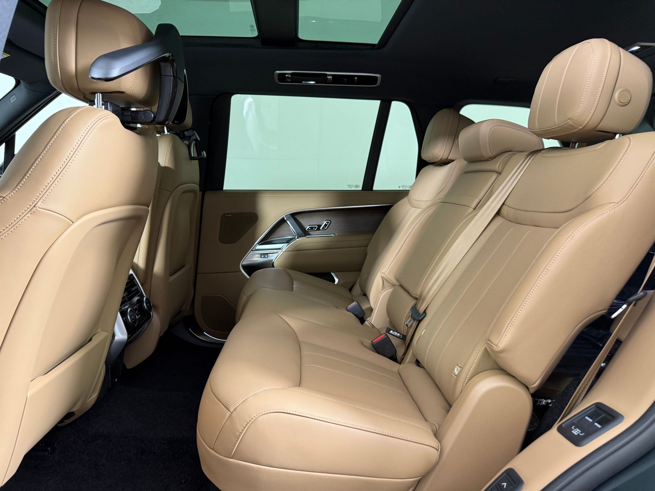 New 2026 Land Rover Range Rover Long Wheelbase SE AWD/4WD image 21