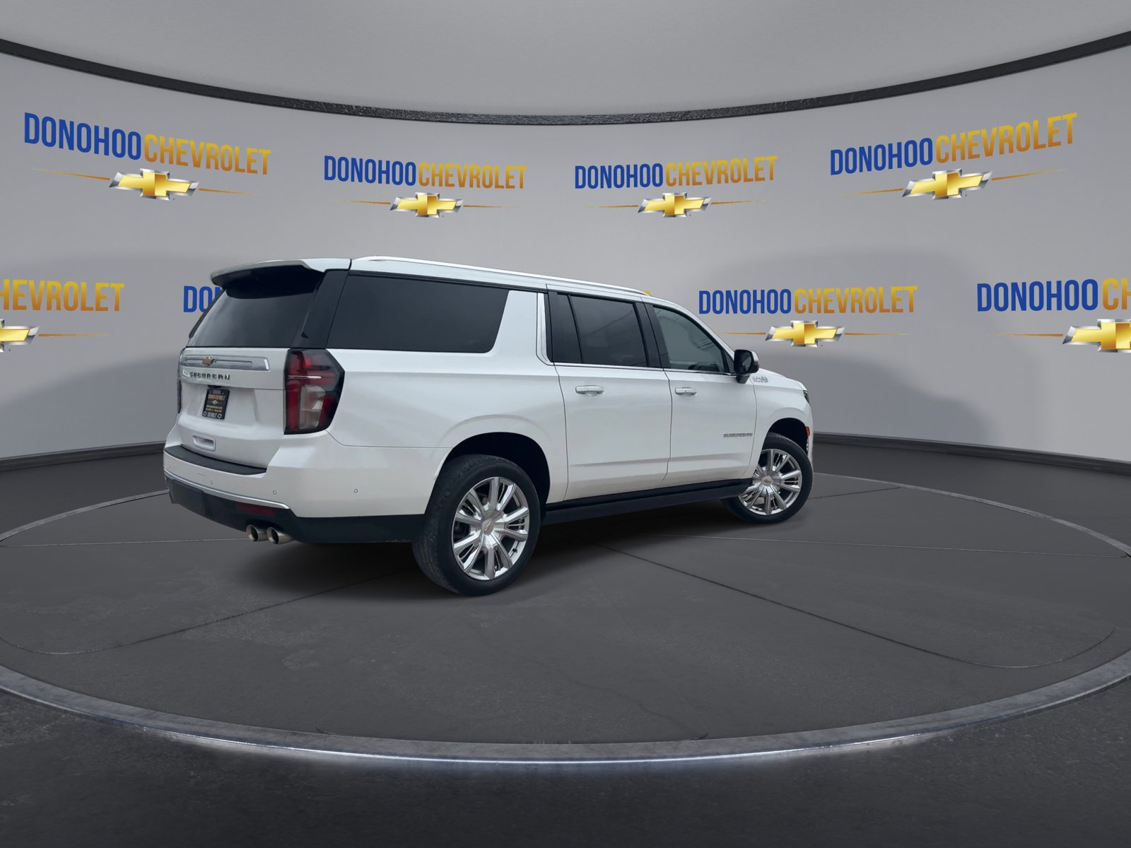 Used 2024 Chevrolet Suburban High Country w/ Advanced Technology Package AWD/4WD image 8