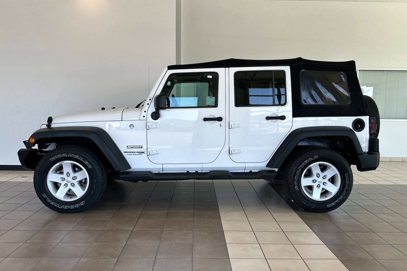 Used 2018 Jeep Wrangler Unlimited Sport S AWD/4WD image 7