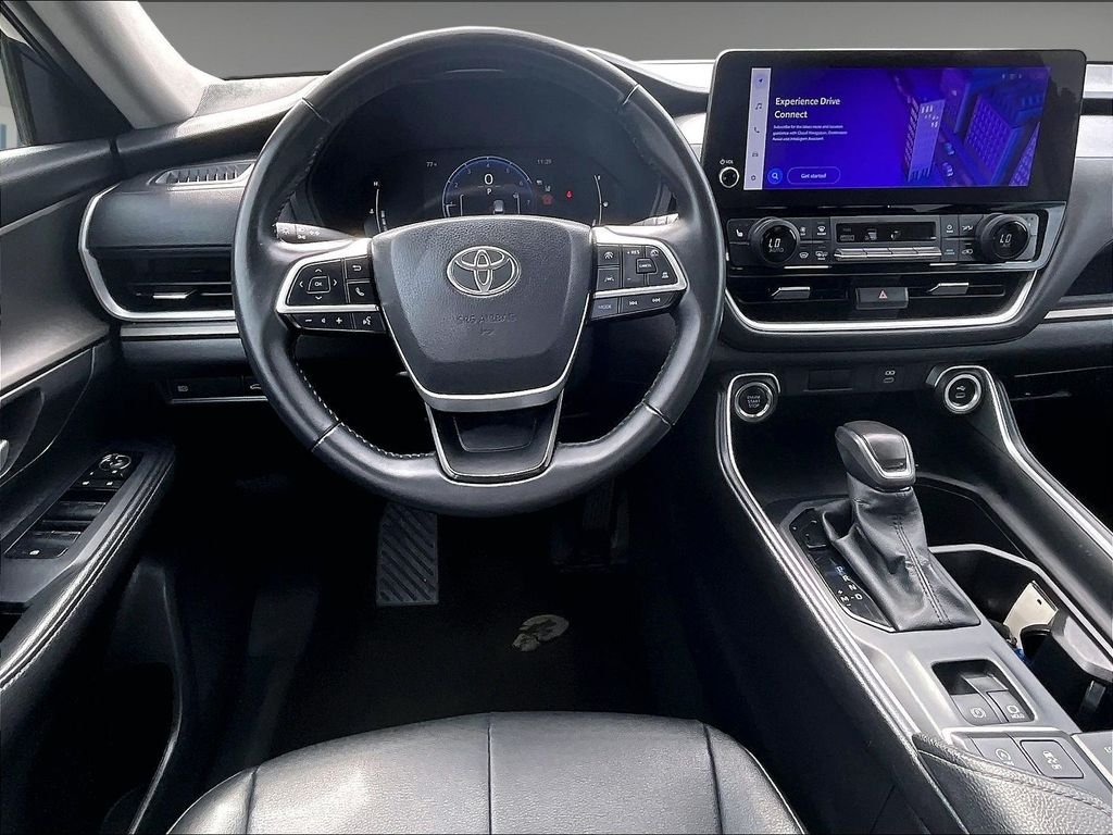 Used 2025 Toyota Grand Highlander AWD image 18