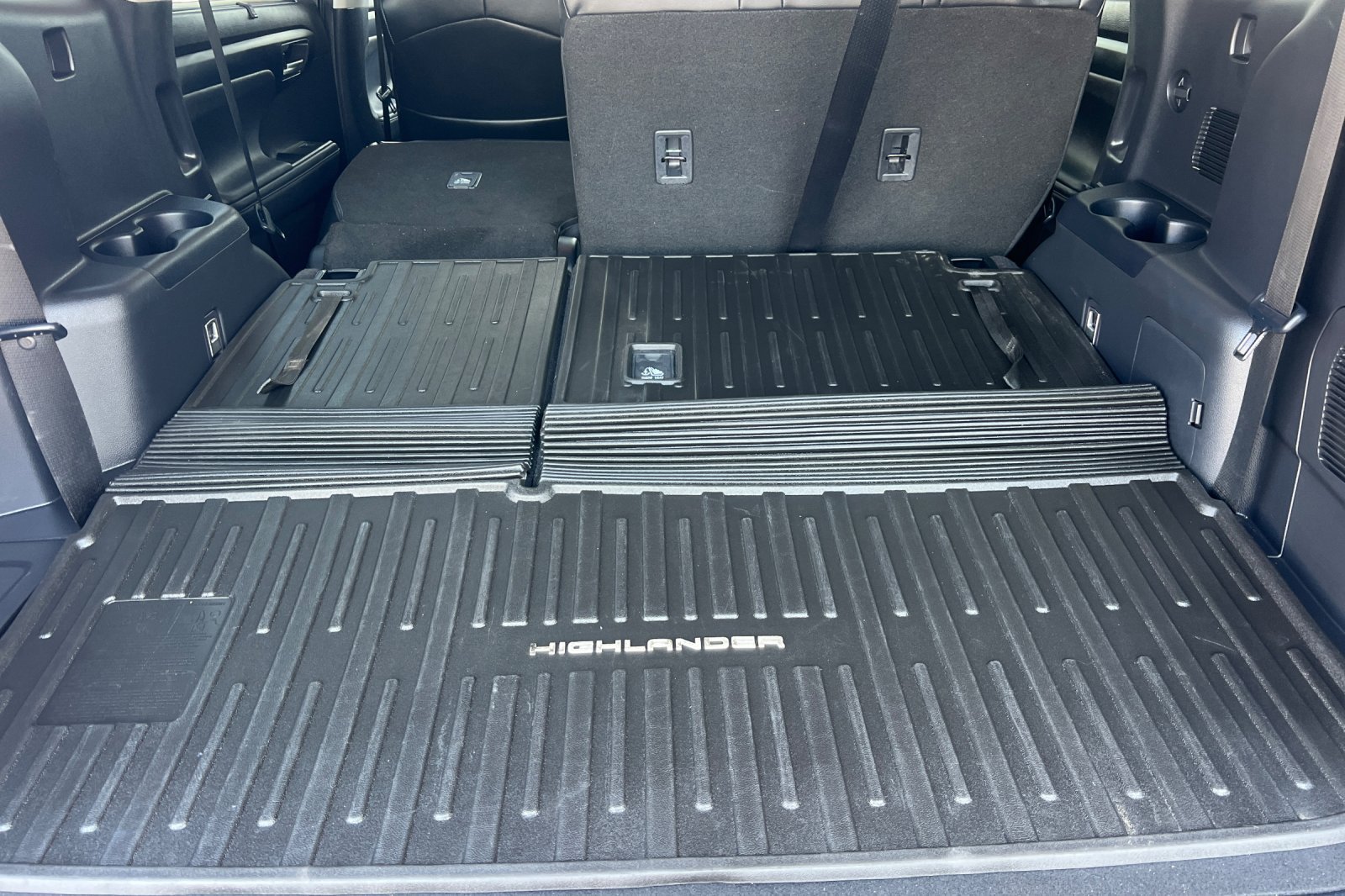 Used 2023 Toyota Highlander XLE AWD/4WD image 13
