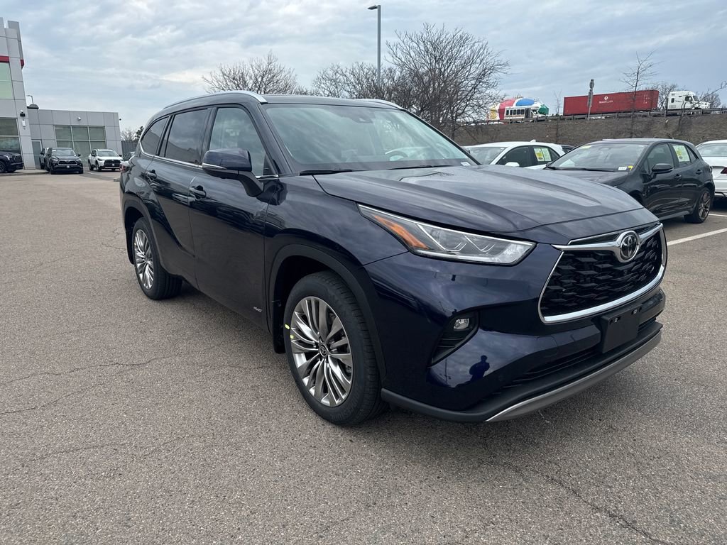 New 2026 Toyota Highlander Platinum image 9