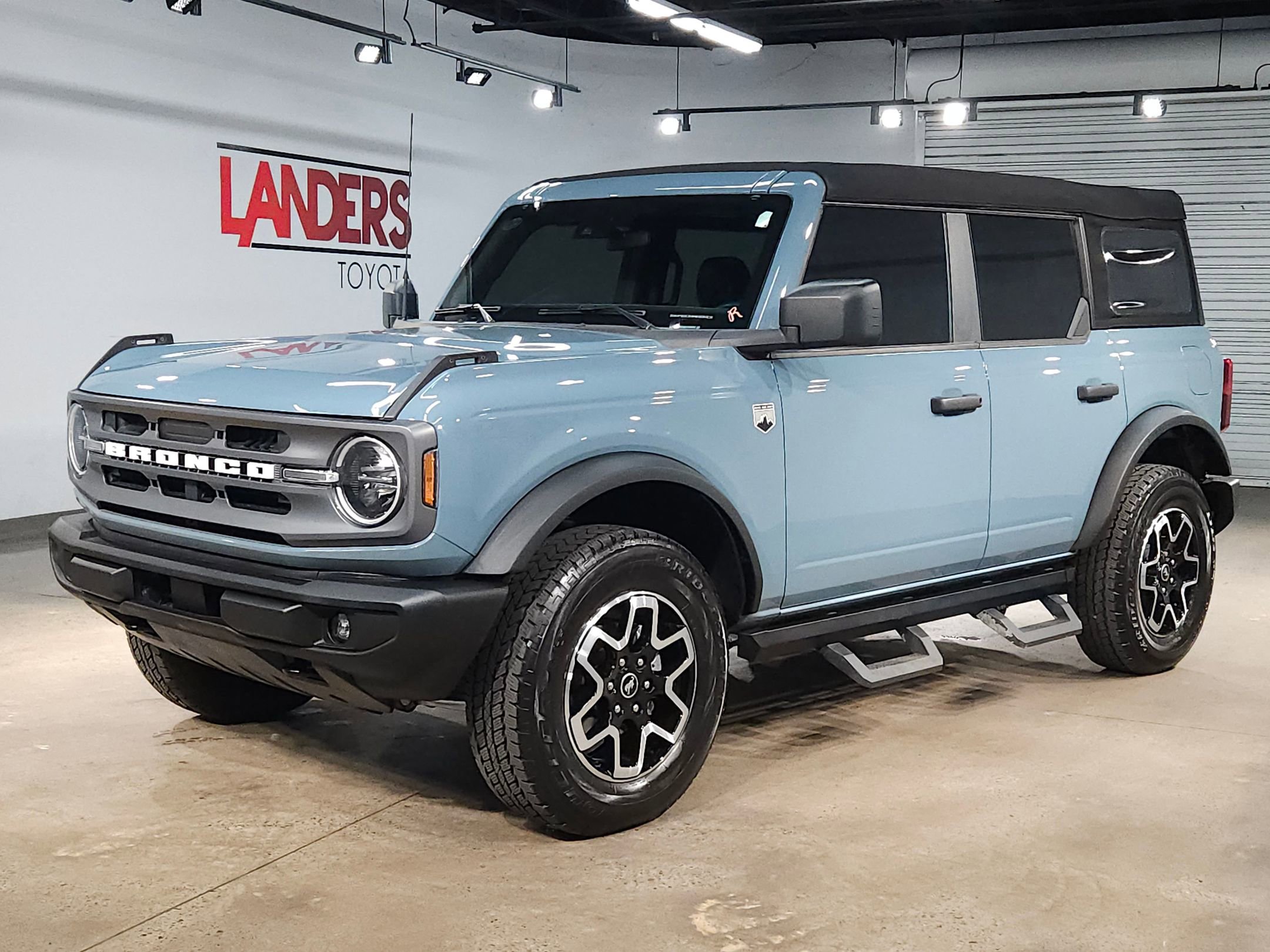 Used 2023 Ford Bronco Big Bend image 3