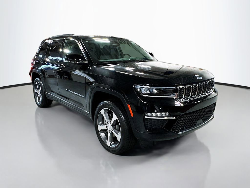 Used 2023 Jeep Grand Cherokee 4WD 4xe w/ Luxury Tech Group II image 3