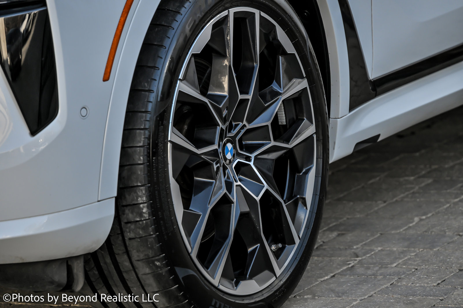 Used 2023 BMW X7 xDrive40i w/ M Sport Package image 12