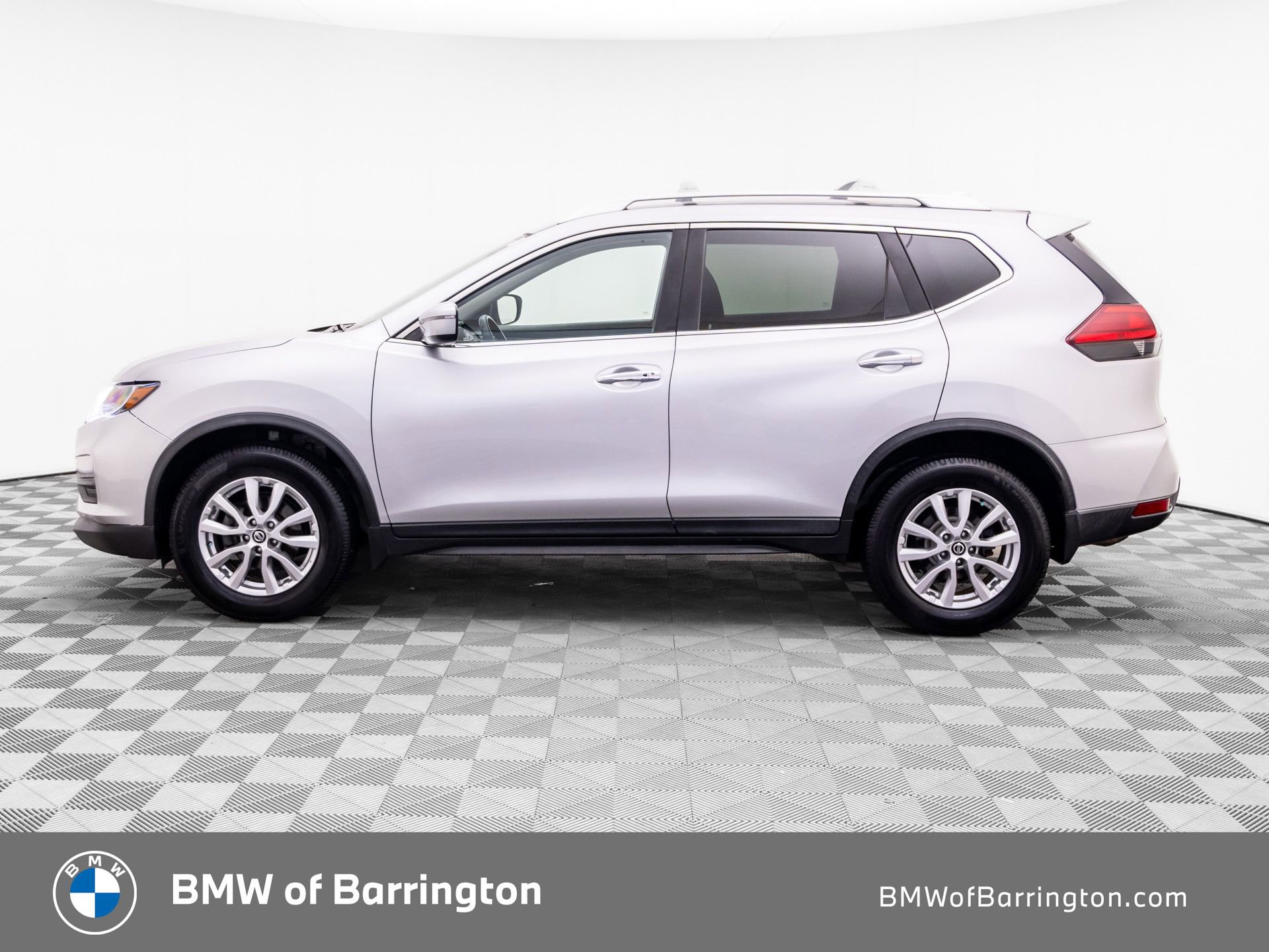 Used 2017 Nissan Rogue SV AWD/4WD image 2