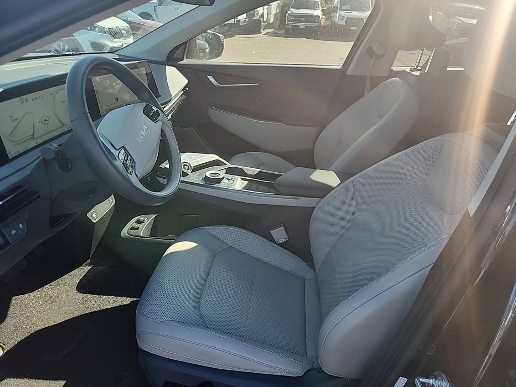 Used 2023 Kia EV6 Wind RWD image 18