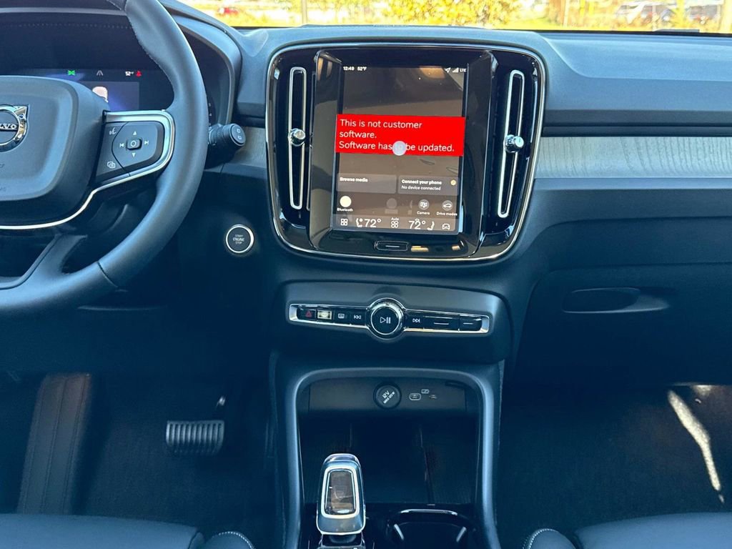 New 2026 Volvo XC40 B5 Ultra w/ Climate Package AWD/4WD image 14