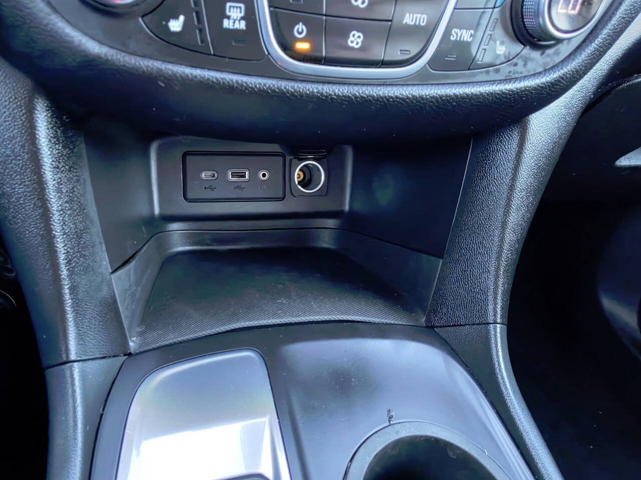 Used 2019 Chevrolet Equinox LT w/ Driver Convenience Package FWD image 29