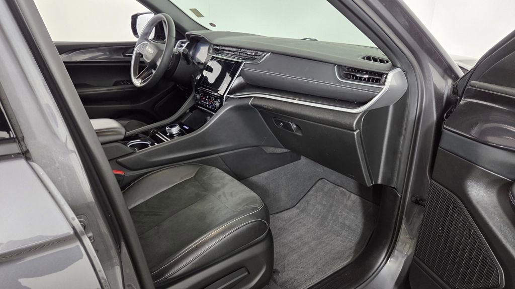 Used 2023 Jeep Grand Cherokee Altitude image 35
