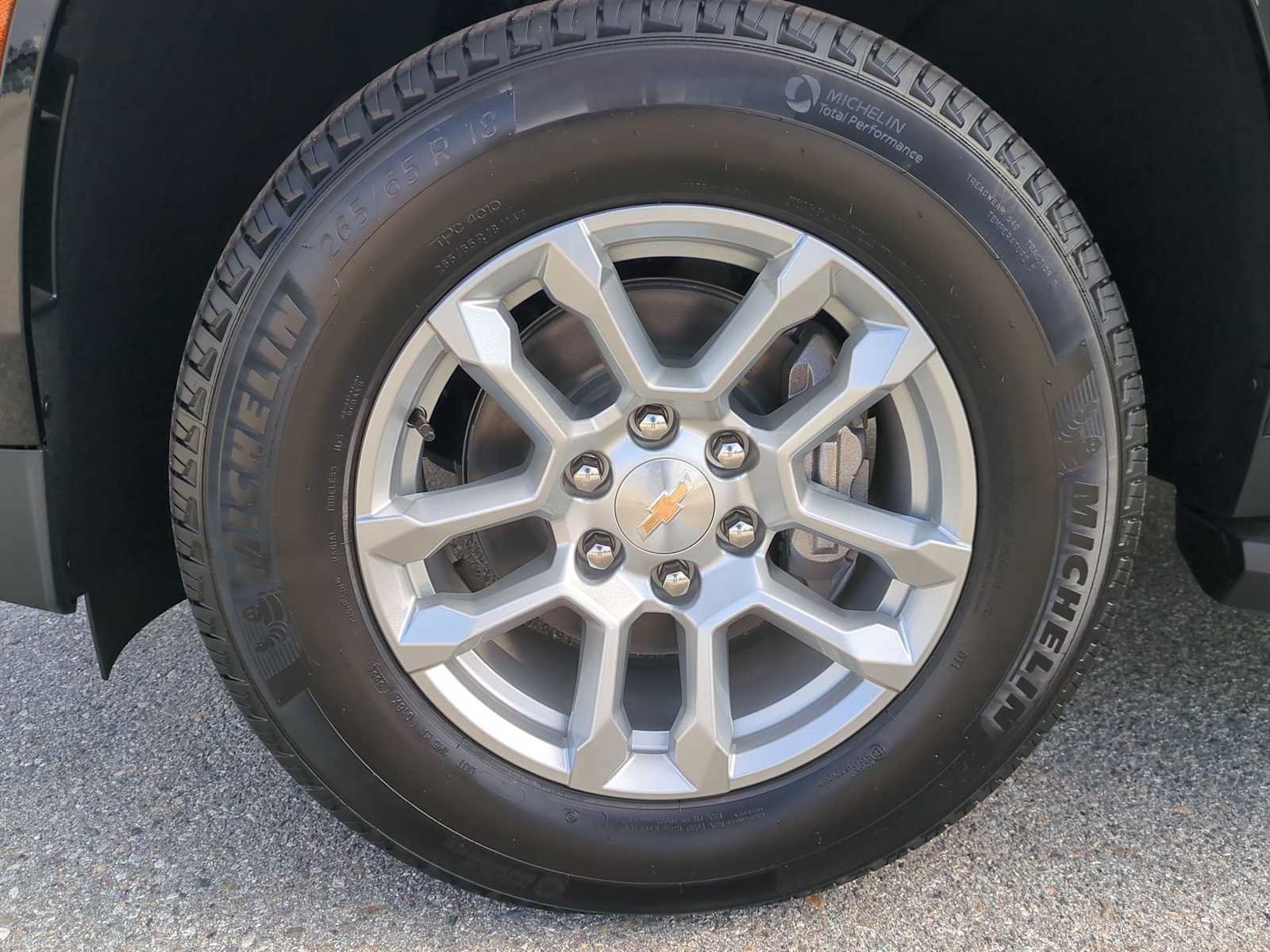 New 2026 Chevrolet Suburban LS RWD image 29