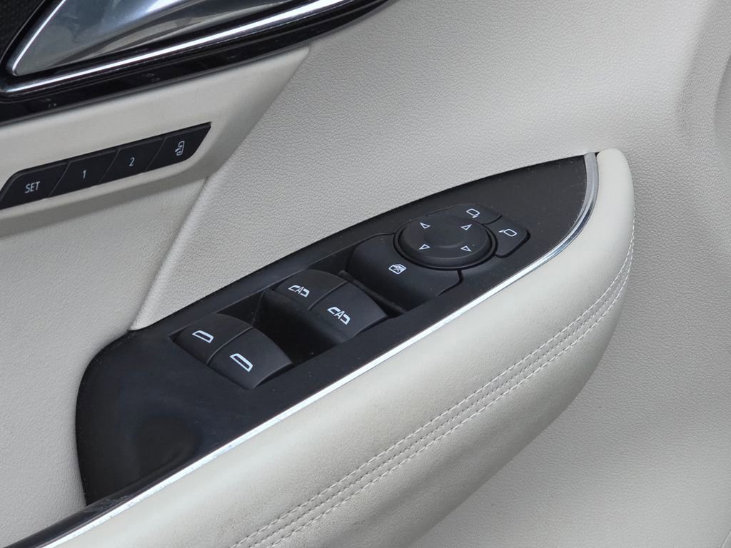 Used 2022 Buick Envision Essence w/ Technology Package I FWD image 27