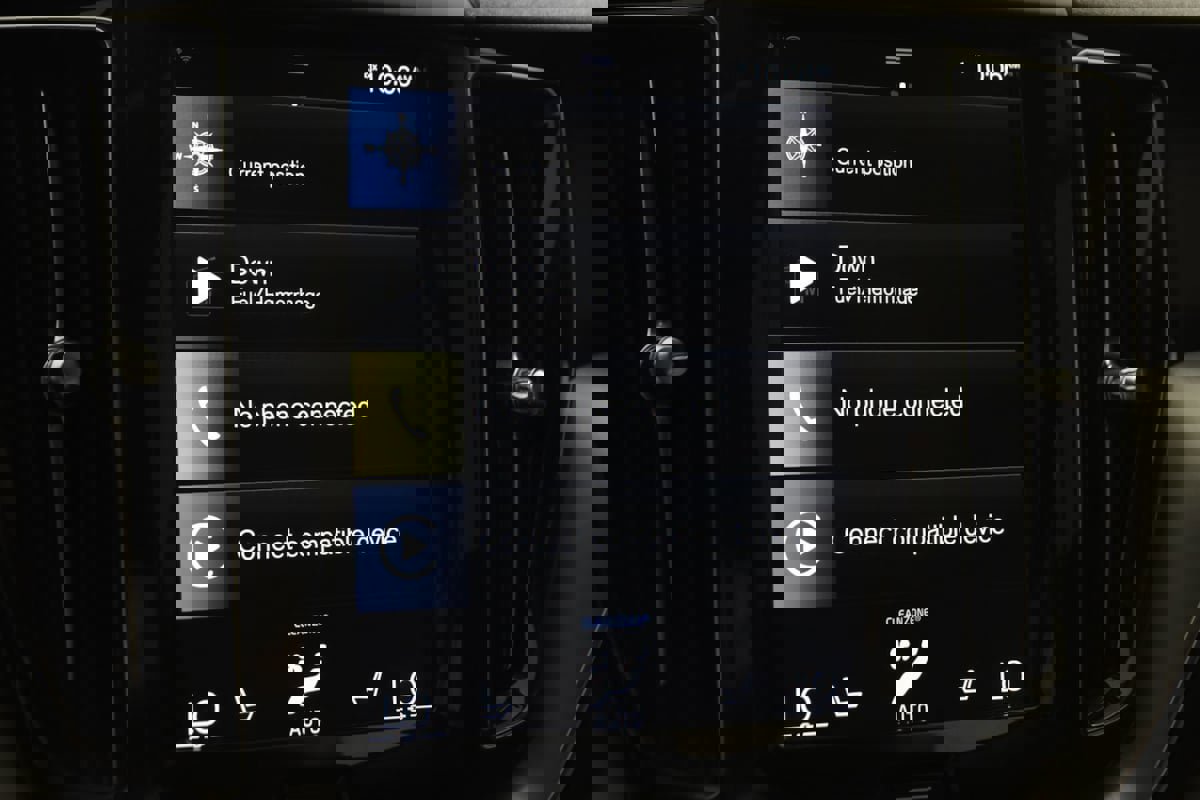 Used 2019 Volvo XC60 T5 Momentum w/ Multimedia Package image 32