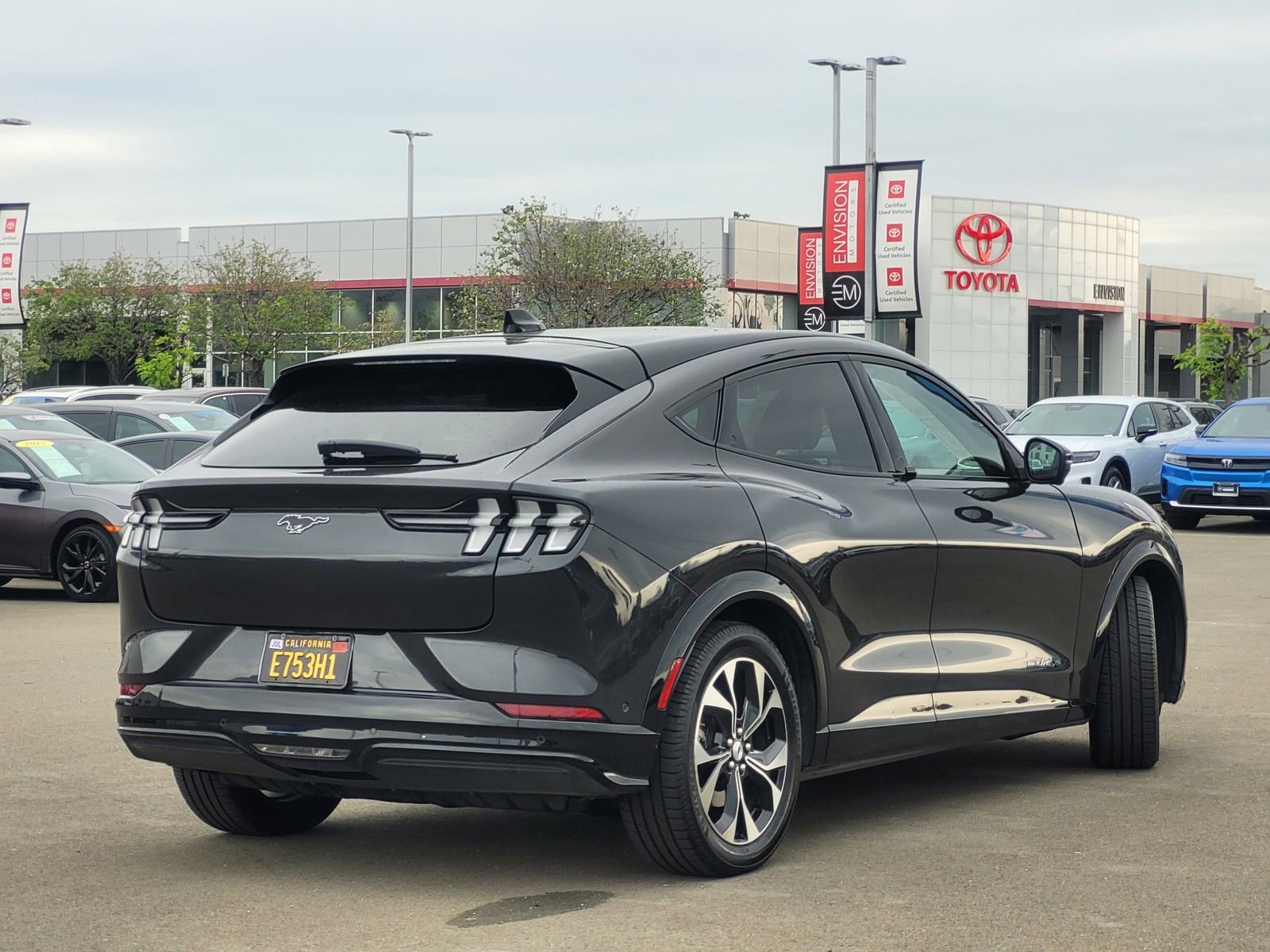 Used 2022 Ford Mustang Mach-E Premium image 5