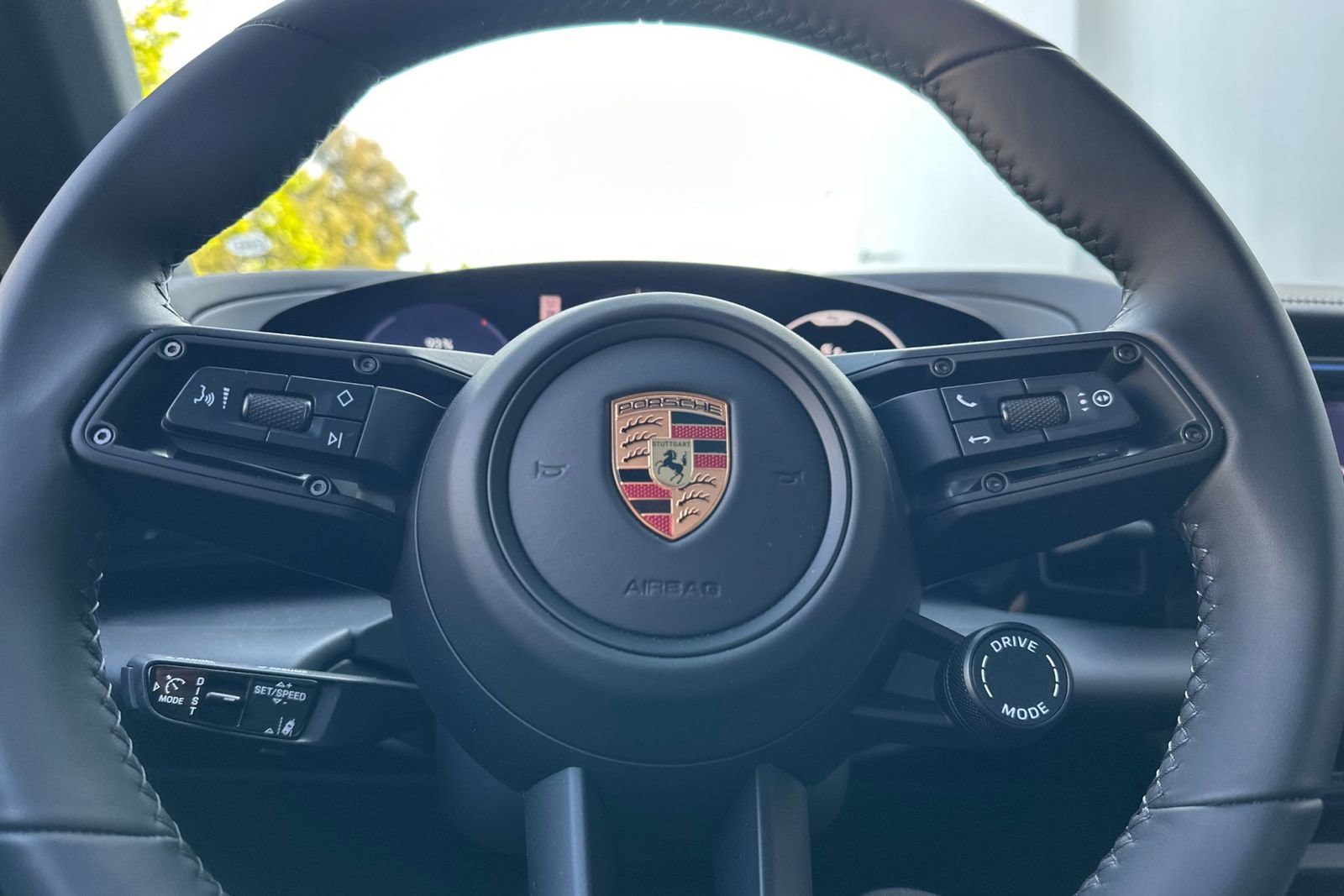 New 2025 Porsche Macan Electric image 25