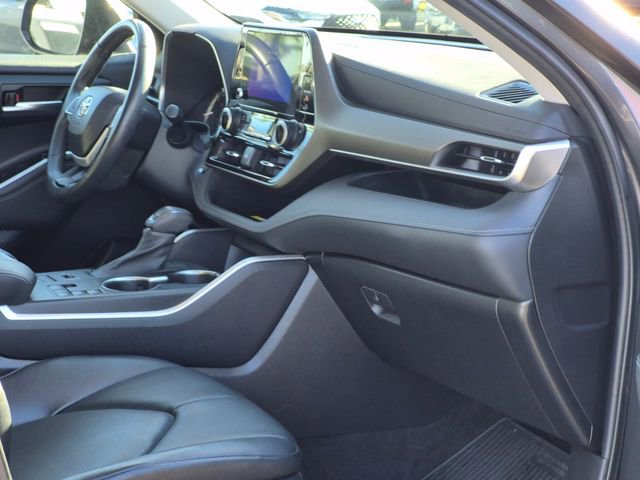 Used 2023 Toyota Highlander XLE image 22