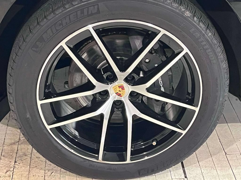 Certified 2023 Porsche Macan AWD/4WD image 13