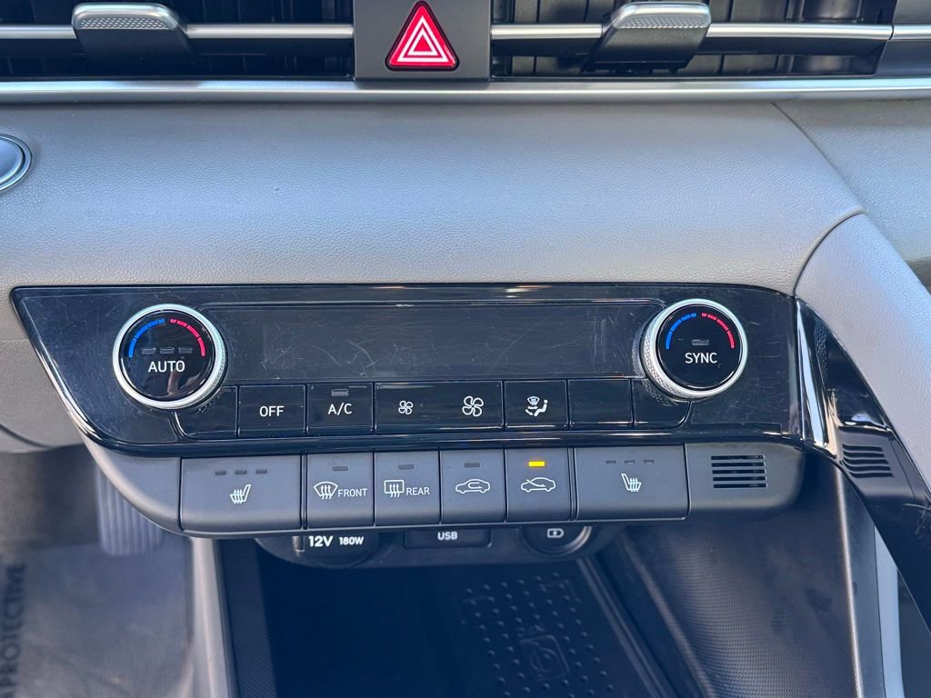 Used 2022 Hyundai Elantra SEL w/ Convenience + Premium Package image 17