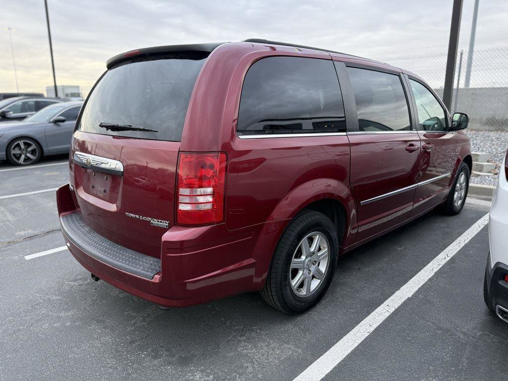 Used 2010 Chrysler Town & Country Touring Plus w/ Security Group image 4