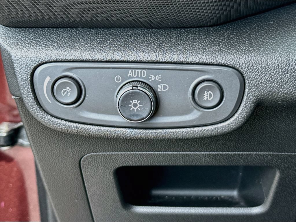 Used 2022 Chevrolet TrailBlazer LT w/ Convenience Package FWD image 10