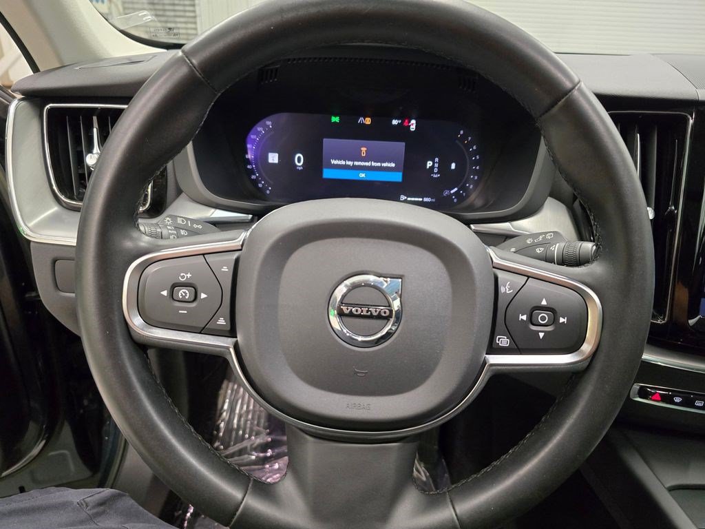 Used 2023 Volvo XC60 B5 Core AWD/4WD image 17