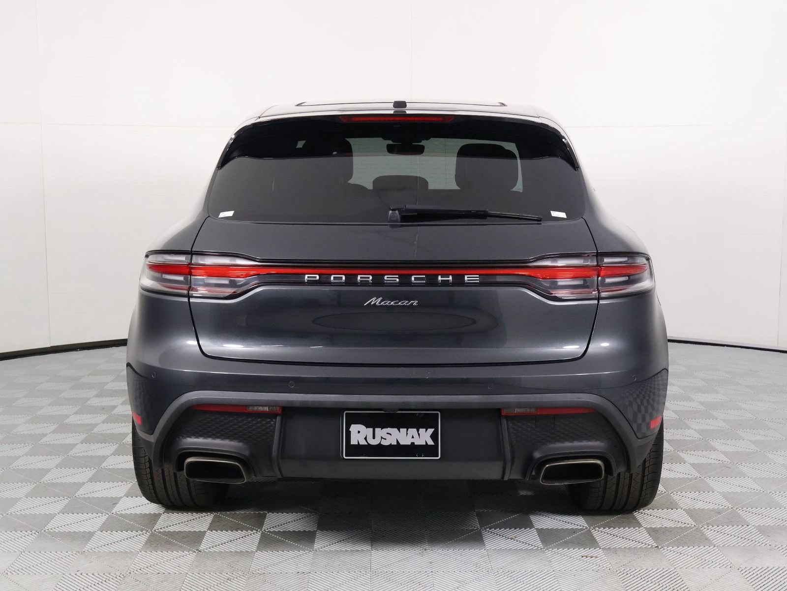 Certified 2024 Porsche Macan AWD/4WD image 6