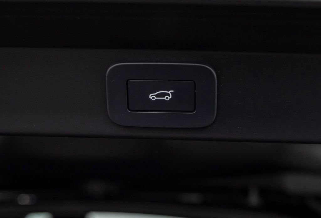 Used 2025 Land Rover Range Rover Sport SE image 15