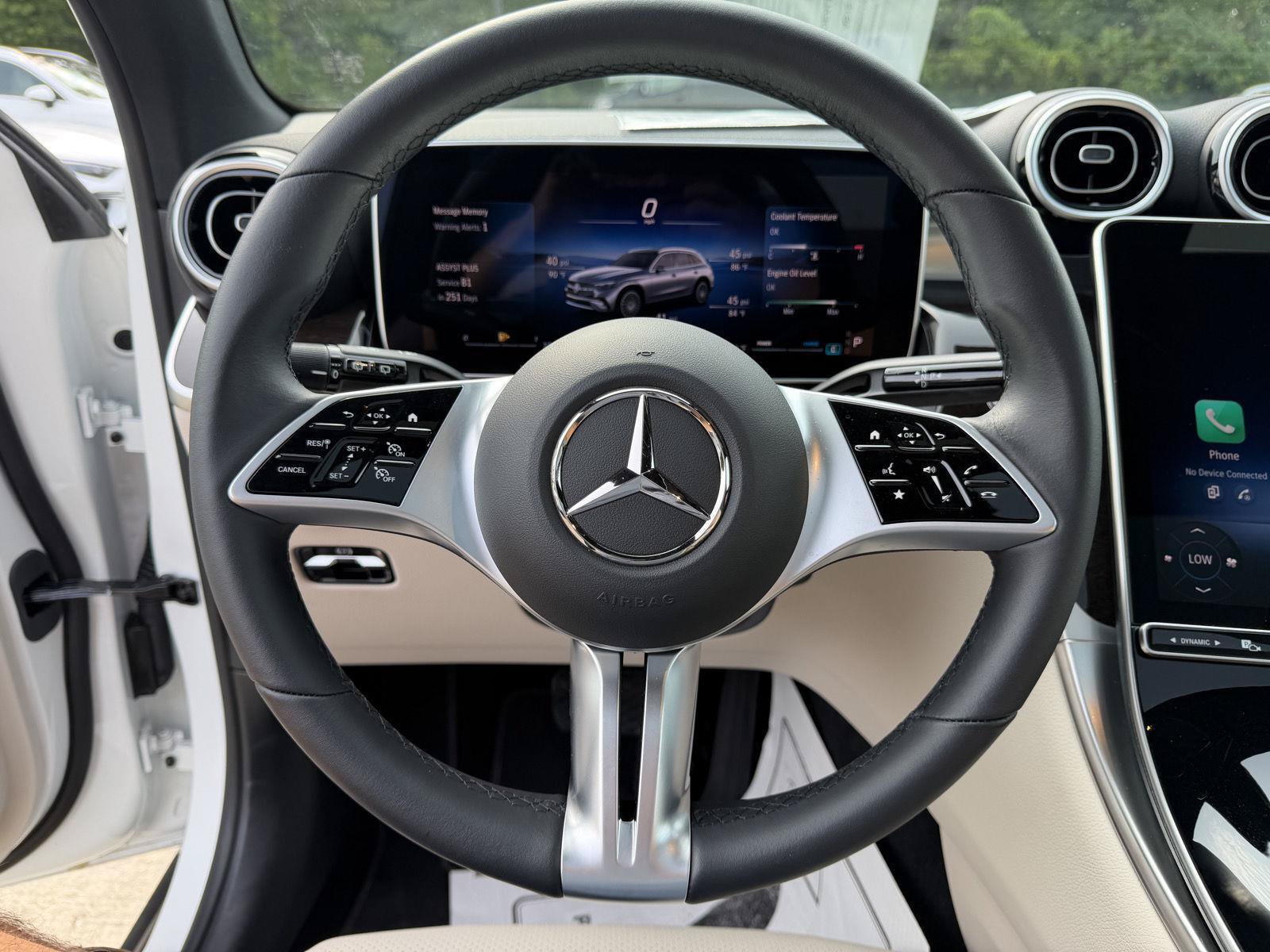 Used 2025 Mercedes-Benz GLC 300 4MATIC image 10