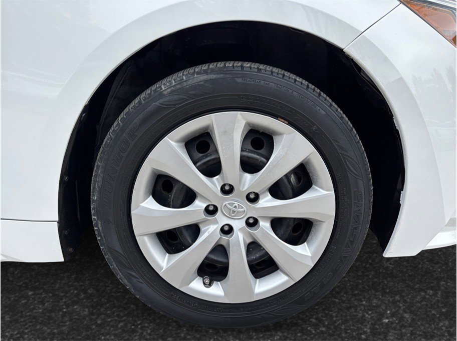 Used 2022 Toyota Corolla LE image 13