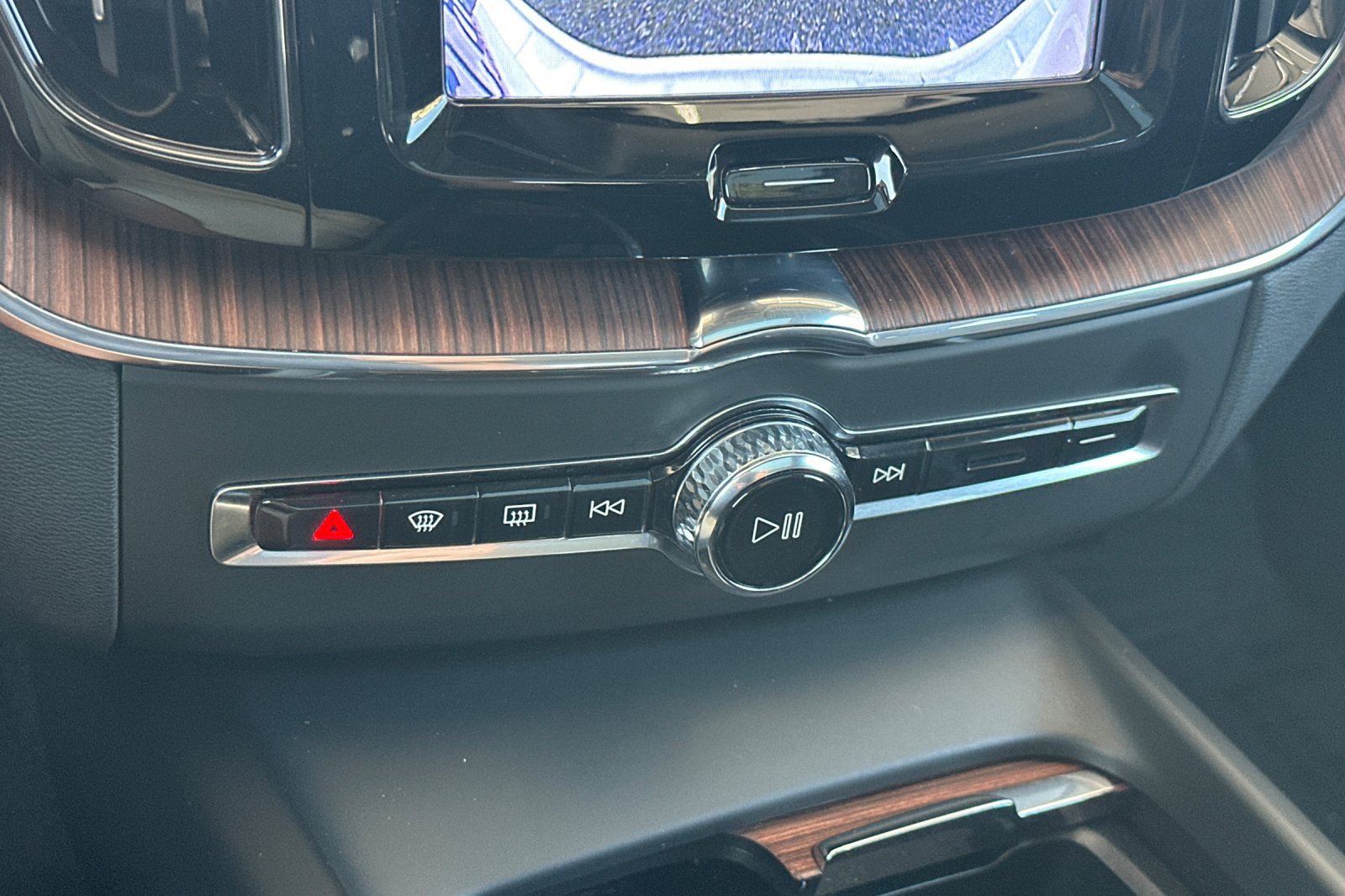 Certified 2023 Volvo XC60 T8 Plus AWD/4WD image 25