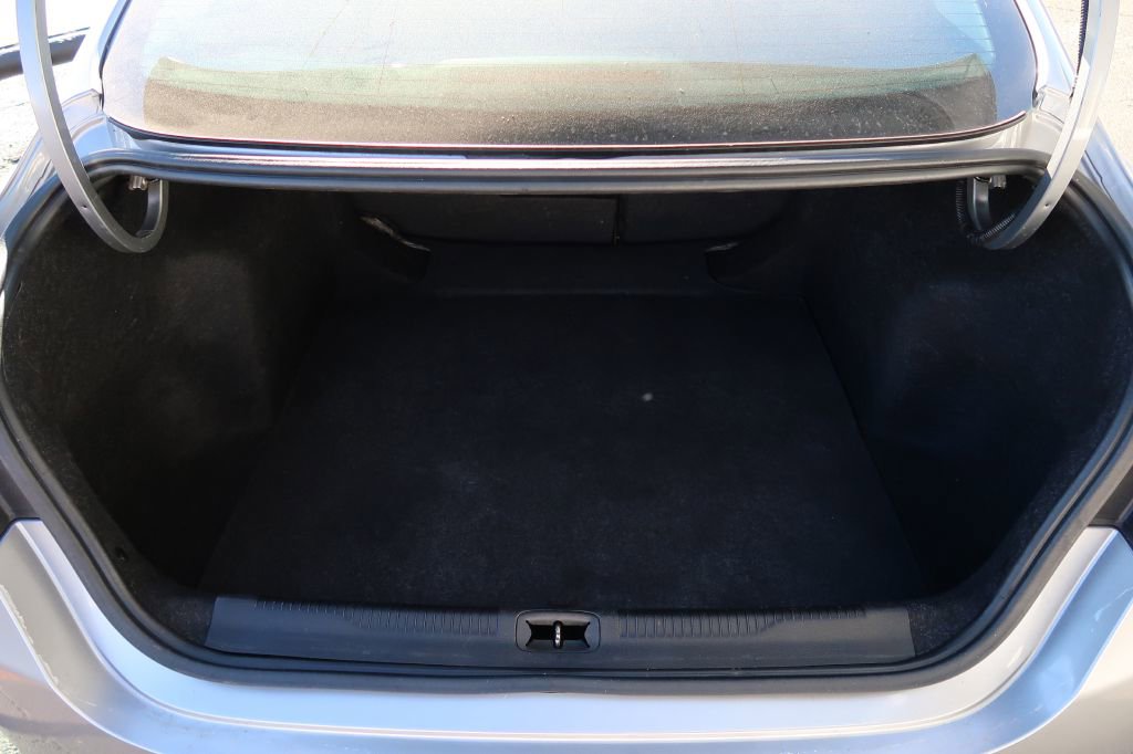 Used 2016 Chrysler 200 Limited w/ Convenience Group image 11