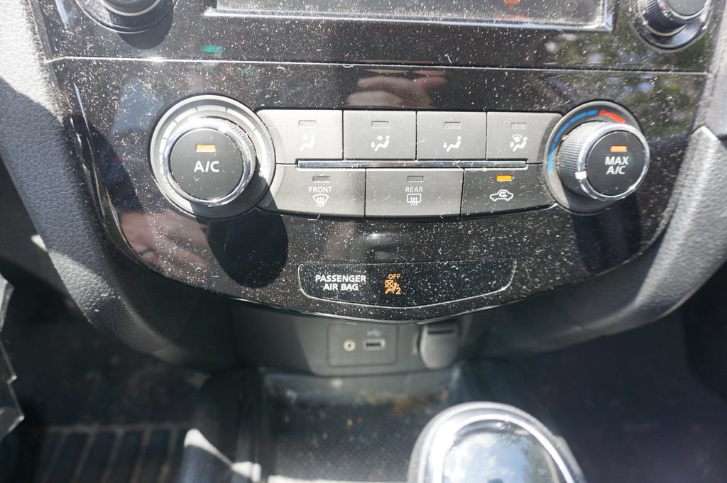 Used 2019 Nissan Rogue S w/ Special Edition Package FWD image 10