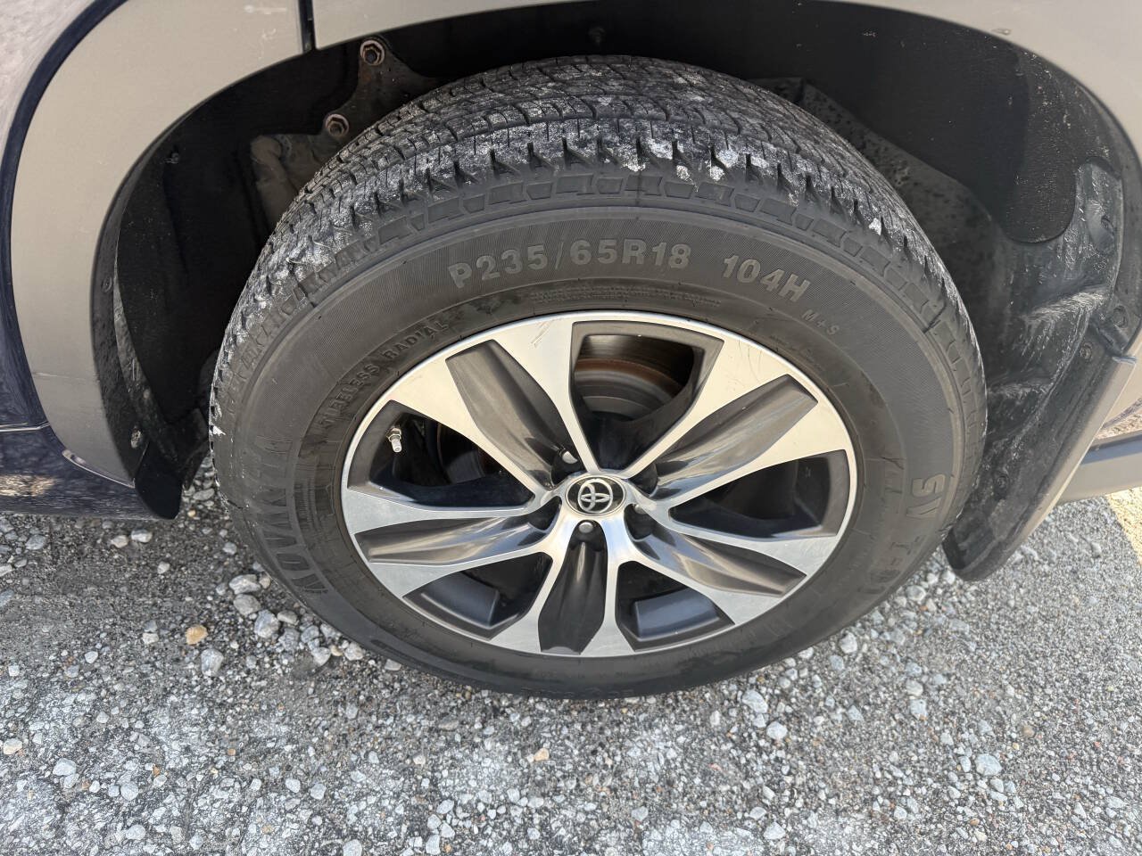 Used 2021 Toyota Highlander XLE AWD/4WD image 10