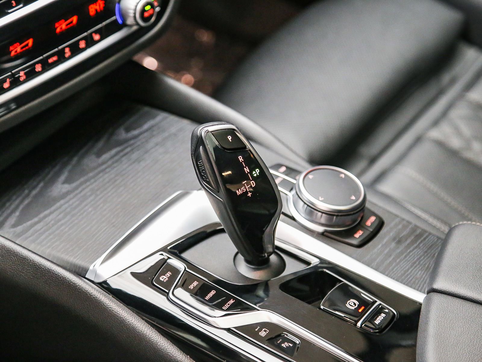 Certified 2023 BMW 530e w/ Premium Package RWD image 22