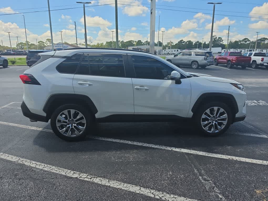 Used 2022 Toyota RAV4 XLE Premium FWD image 6