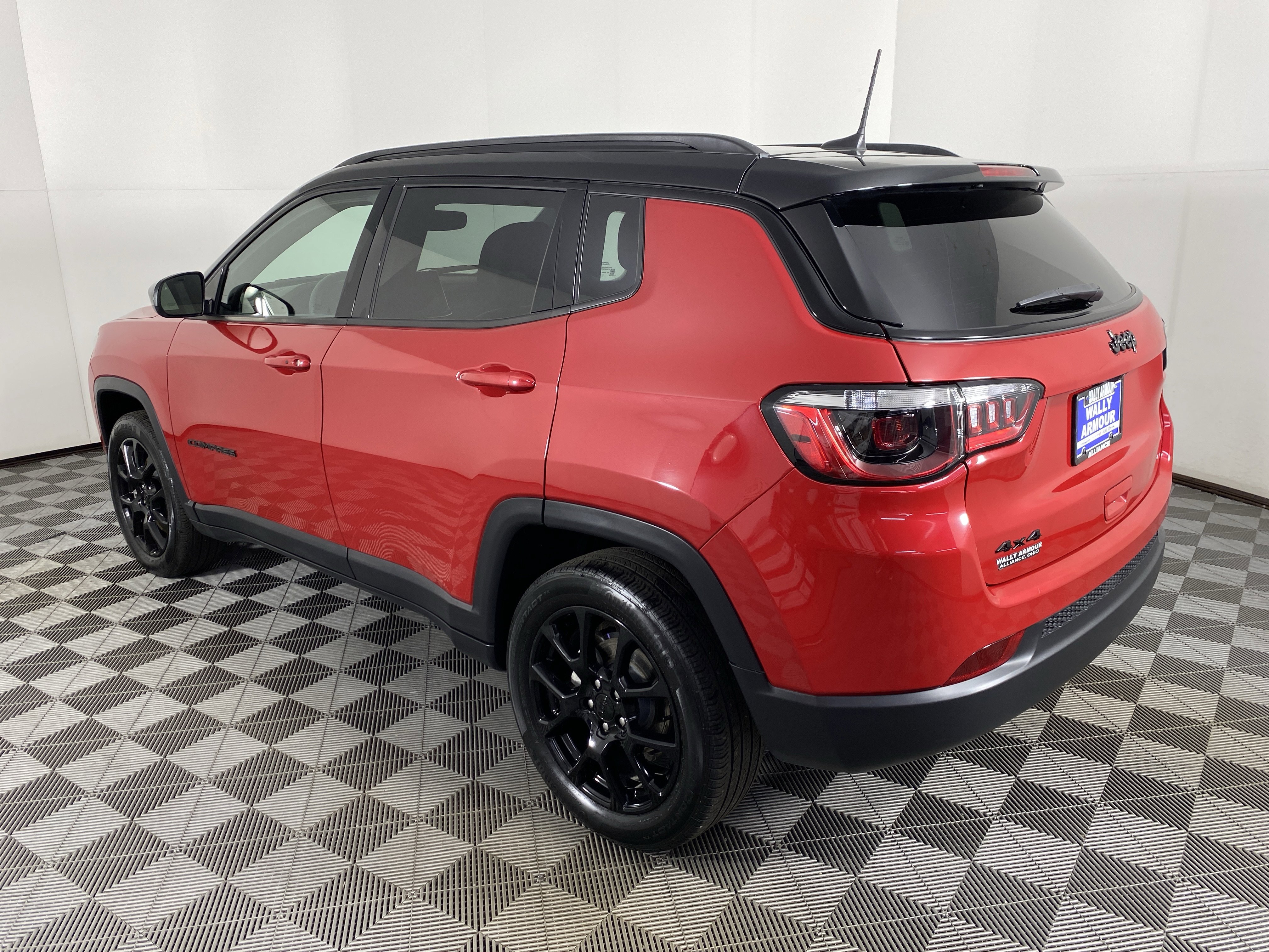 Used 2023 Jeep Compass Latitude w/ Convenience Group AWD/4WD image 9