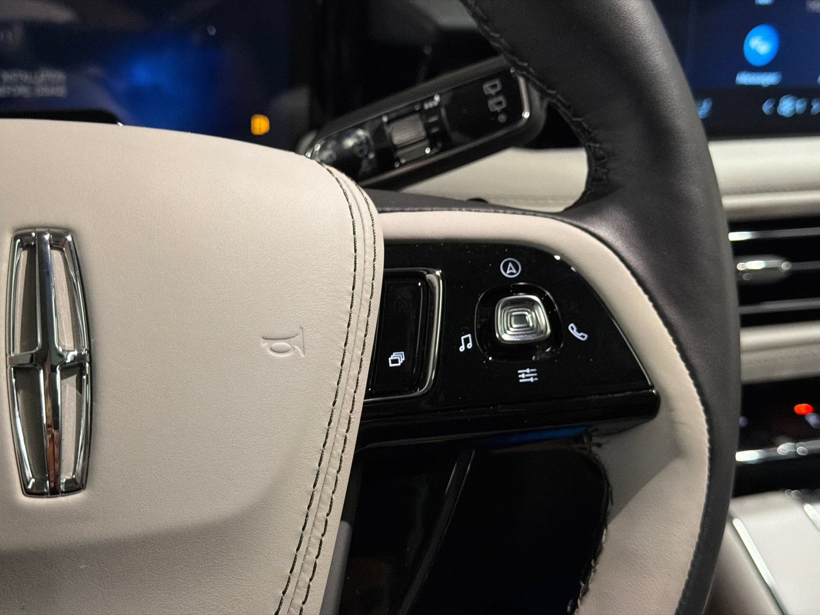 New 2026 Lincoln Aviator Reserve AWD/4WD image 21