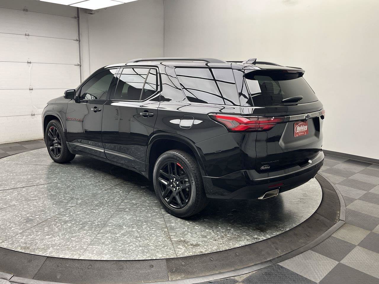 Certified 2022 Chevrolet Traverse Premier w/ Redline Edition AWD/4WD image 2