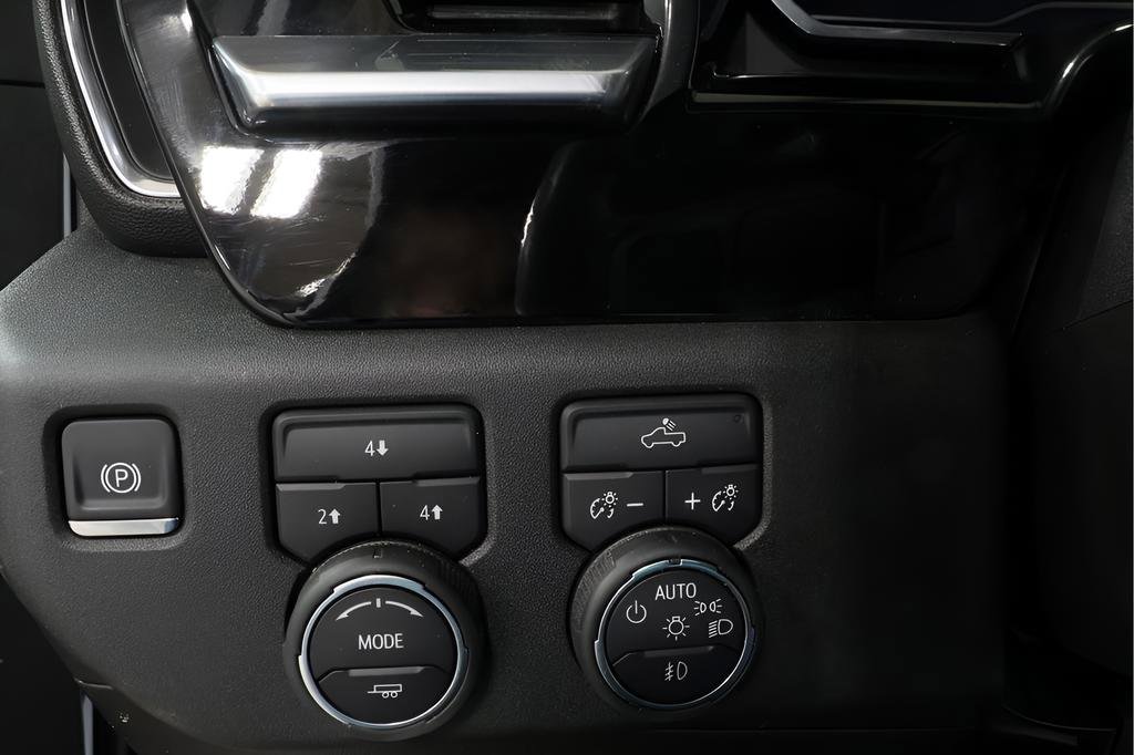 Used 2025 Chevrolet Silverado 2500 LT w/ Convenience Package image 18