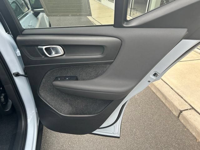 Certified 2025 Volvo XC40 B5 Core AWD/4WD image 12