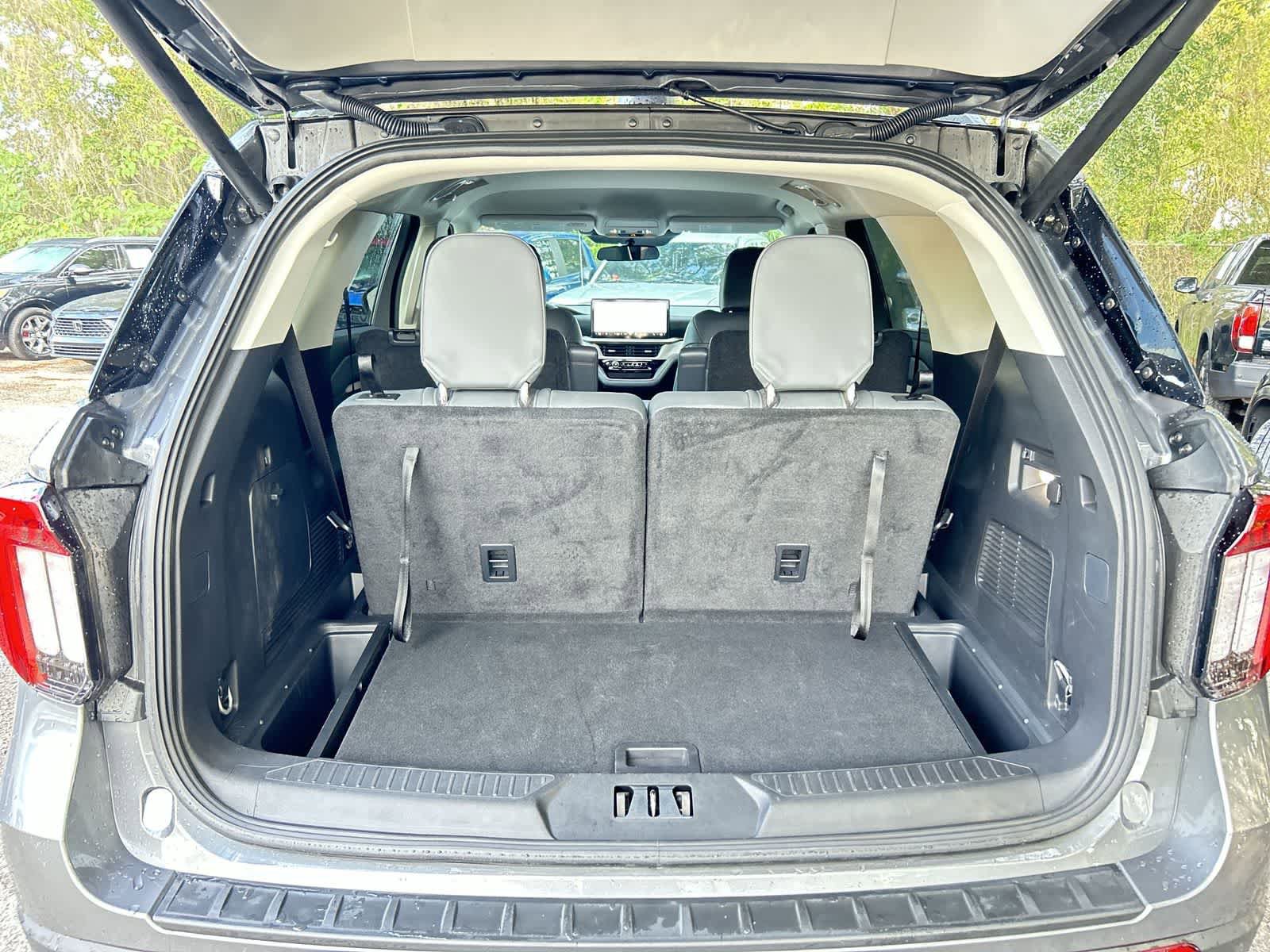 Used 2025 Ford Explorer Active w/ Active Comfort Package AWD/4WD image 9