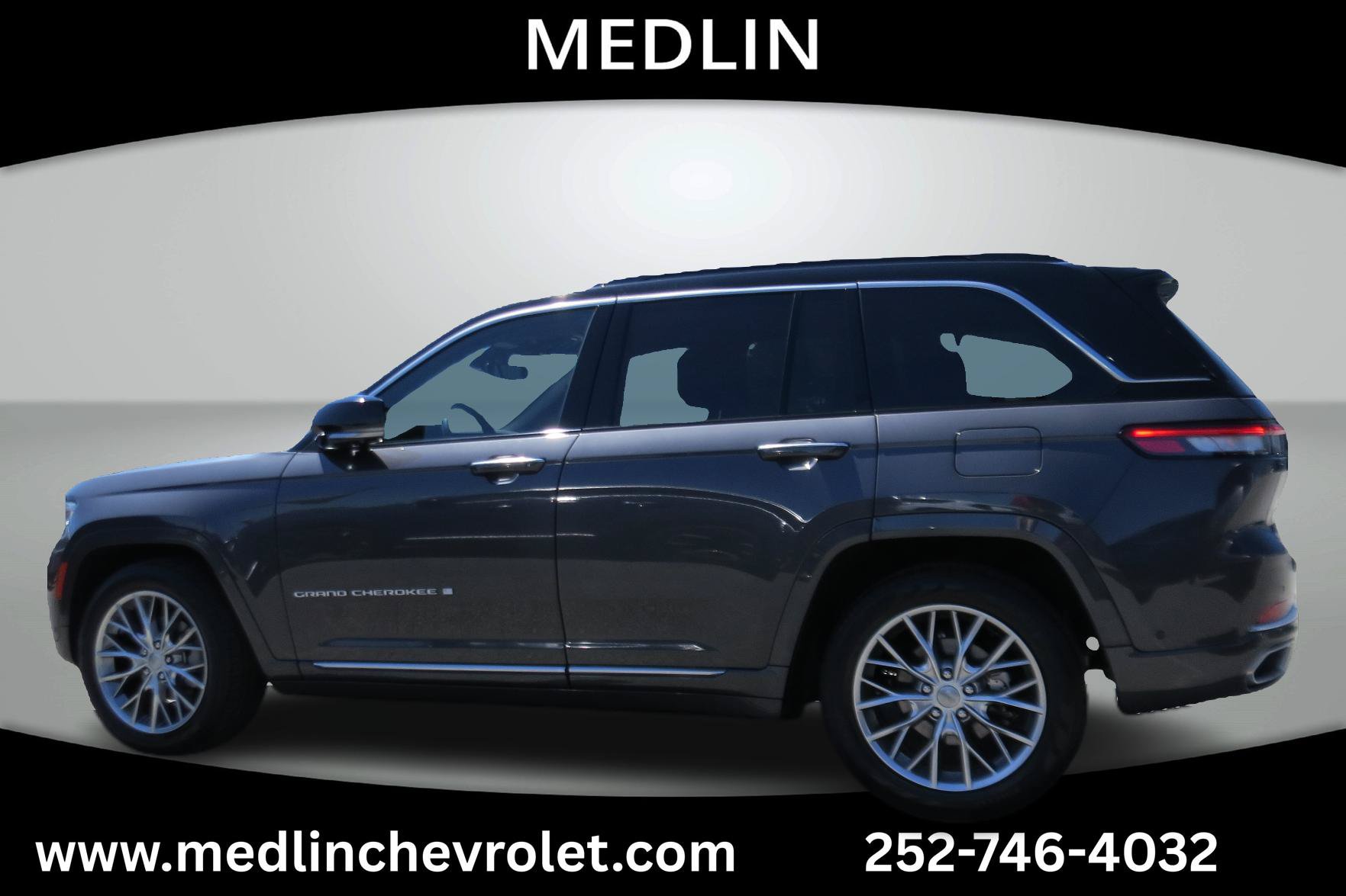 Used 2025 Jeep Grand Cherokee Summit AWD/4WD image 6