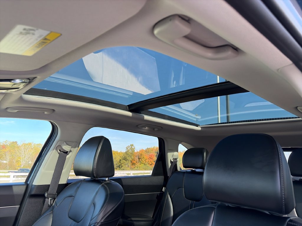 Used 2025 Kia Sorento EX w/ Panoramic Sunroof Package FWD image 24